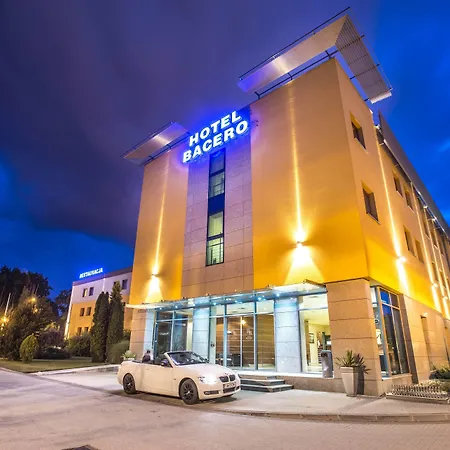 Premium Bacero فندق