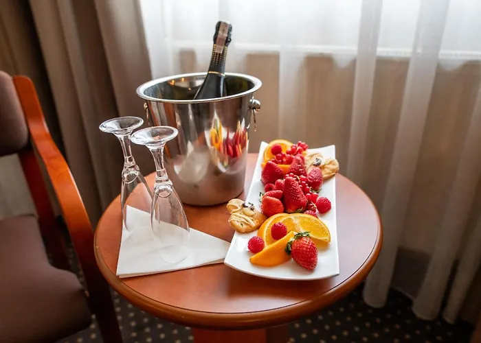 Premium Bacero Готель